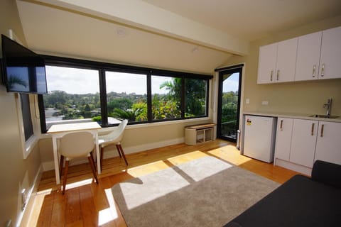 Kitchen or kitchenette, Seating area, Dining area