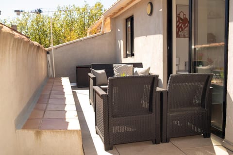 Patio, Day, Solarium, View (from property/room), Balcony/Terrace, Living room, Seating area, Dining area