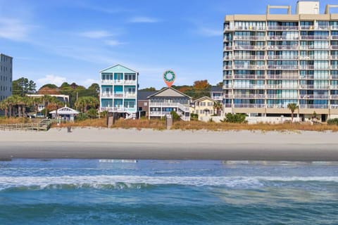 Property building, Day, Natural landscape, Beach, Evening entertainment, Sea view