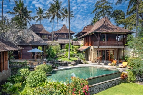 Property building, Day, Garden, Garden view, Pool view, Swimming pool