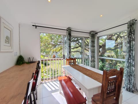 Seating area, Dining area, Garden view