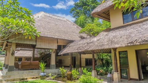 Property building, Day, Garden, Garden