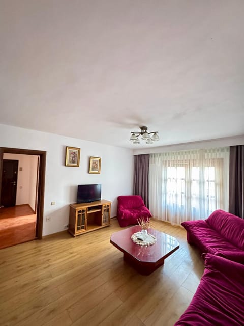 TV and multimedia, Living room, Seating area, air conditioner