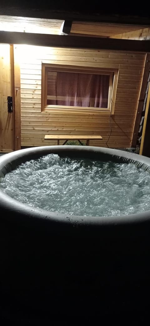 Hot Tub, Swimming pool