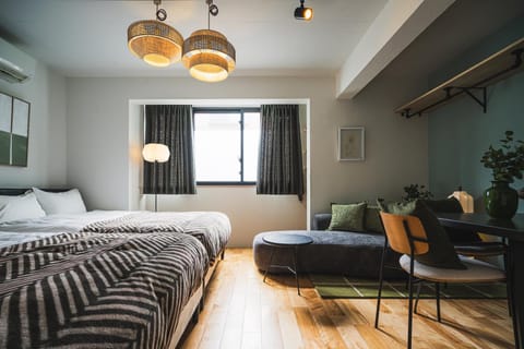 Bed, Living room, Photo of the whole room, Seating area, Bedroom, air conditioner