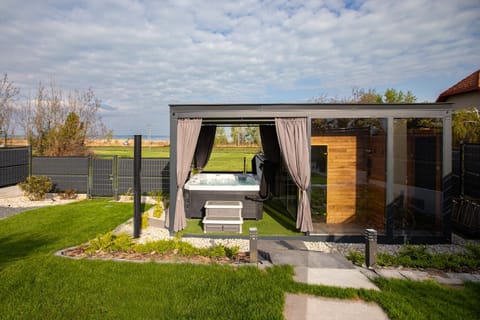Garden, Hot Tub, Sauna