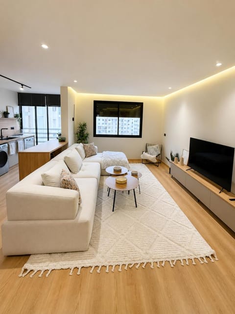 Communal lounge/ TV room, TV and multimedia, Living room, Seating area, Evening entertainment