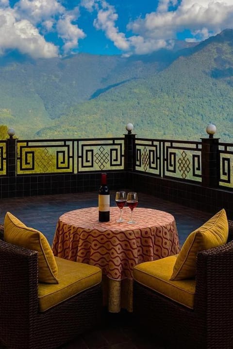 Balcony/Terrace, Mountain view