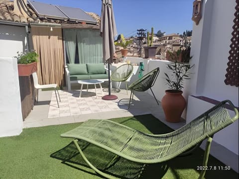 View (from property/room), Balcony/Terrace, sunbed