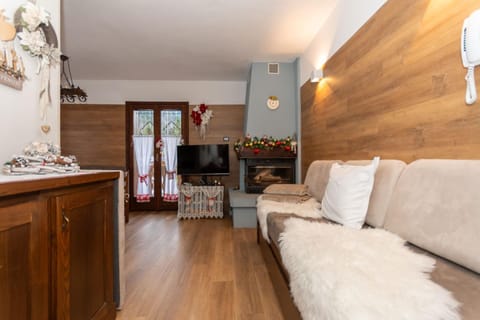 Communal lounge/ TV room, Living room