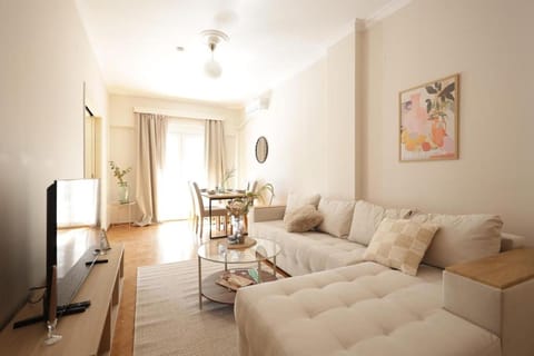 Communal lounge/ TV room, TV and multimedia, Seating area, Dining area