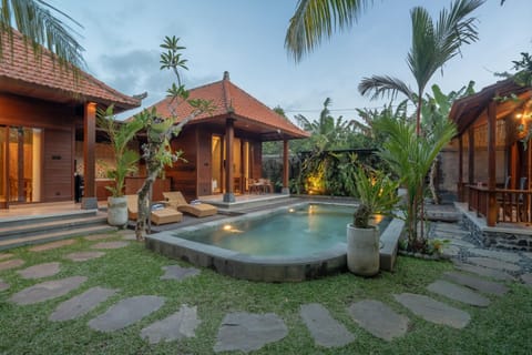 Property building, Garden, Garden, Swimming pool, Swimming pool