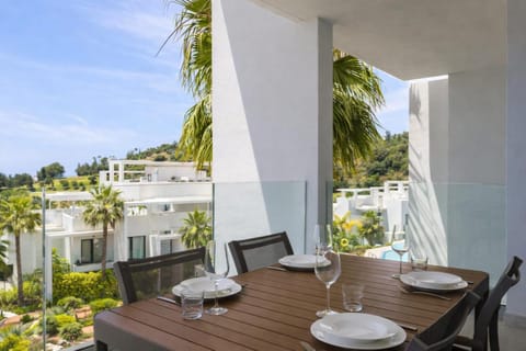 Property building, View (from property/room), Balcony/Terrace, Dining area, Garden view