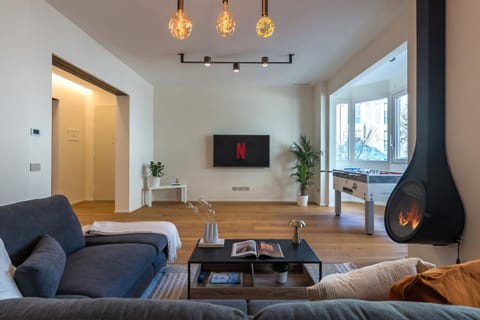 Spring, Bed, Day, Night, Winter, Summer, TV and multimedia, Living room, Seating area, Evening entertainment, Autumn, Street view, Entertainment, Seasons, Time of day, Quiet street view, heating, internet, soundproof, air conditioner