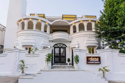 Property building, Day