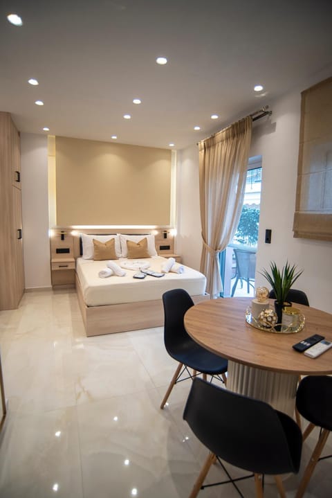 Bed, Photo of the whole room, Dining area, Bedroom