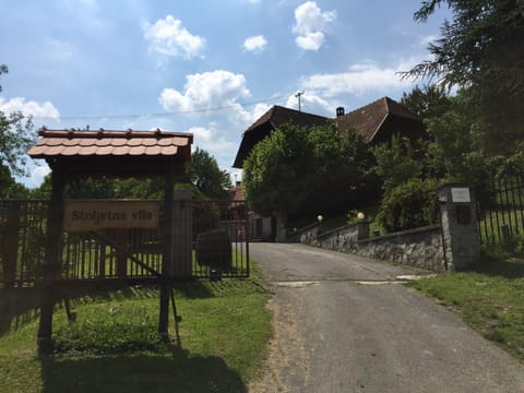 Facade/entrance