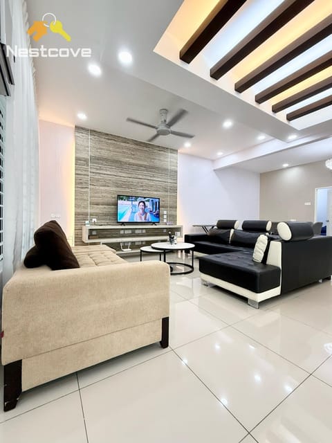 Communal lounge/ TV room, TV and multimedia, Living room, Seating area, Evening entertainment