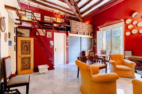 Living room, Seating area
