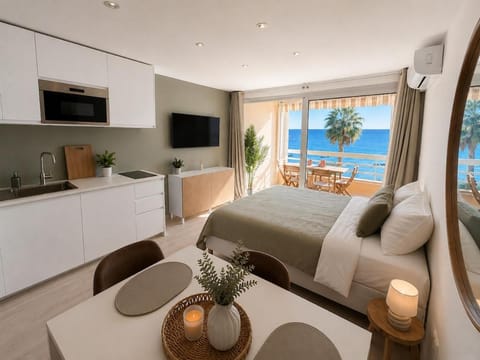Communal lounge/ TV room, Kitchen or kitchenette, Living room, Photo of the whole room, Dining area, Bedroom, Sea view