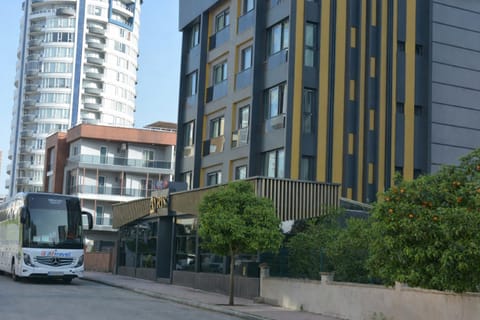 Property building, Day, Neighbourhood, City view, Street view, Location, Parking, shuttle