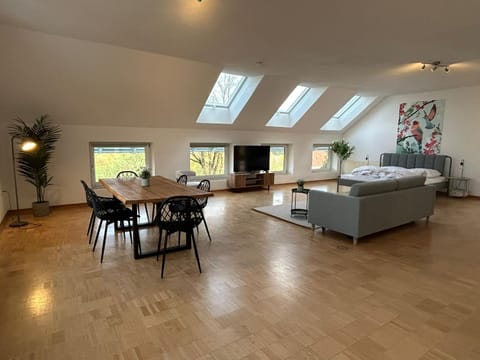 TV and multimedia, Living room, Dining area