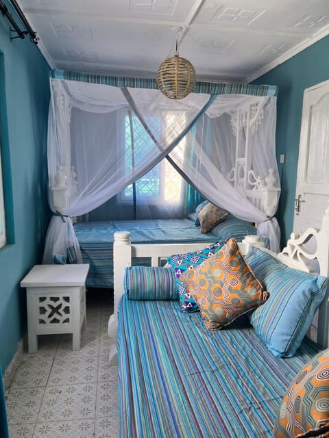 Bed, Photo of the whole room, Seating area, Bedroom