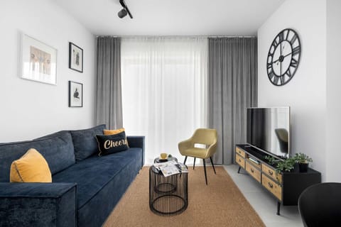TV and multimedia, Living room, Seating area, Evening entertainment