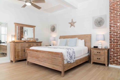 Bed, Photo of the whole room, Bedroom, fireplace