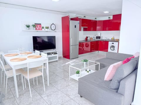 TV and multimedia, Kitchen or kitchenette, Seating area, Dining area, microwave, stove, washing machine