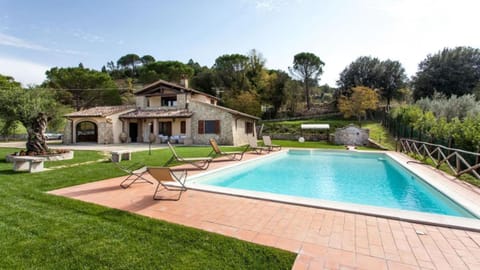 Property building, Natural landscape, Garden, Garden, Pool view, Swimming pool, Swimming pool, sunbed