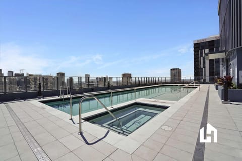 Day, Swimming pool