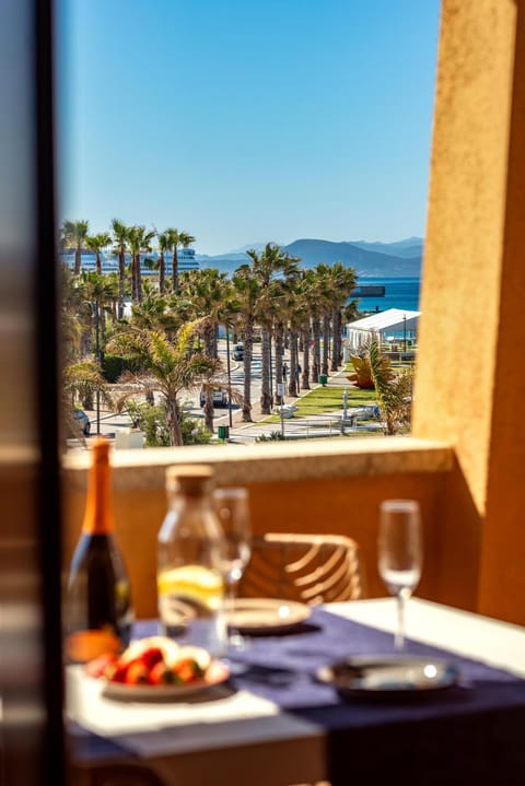 View (from property/room), Balcony/Terrace, City view, Sea view