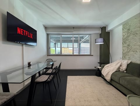 TV and multimedia, Living room, Seating area