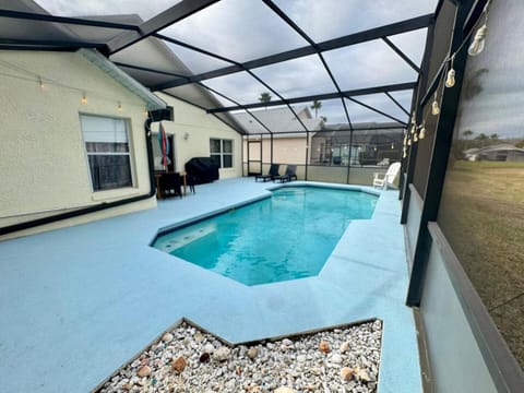 Patio, Pool view, Swimming pool, Swimming pool, sunbed