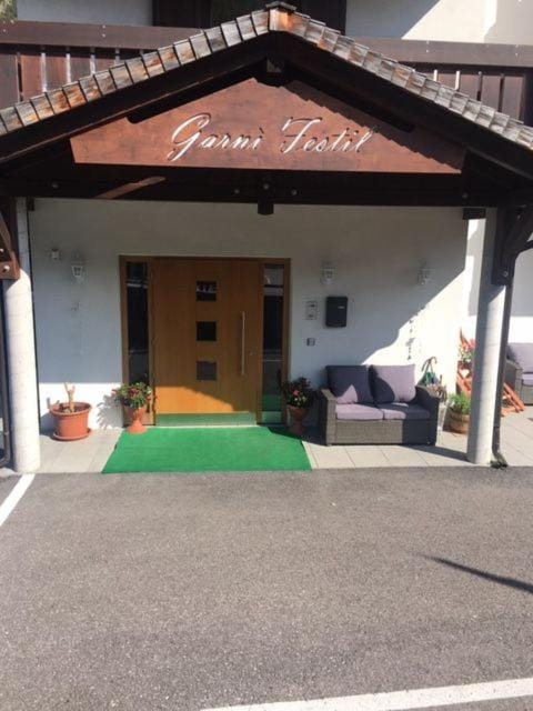 Property building, Facade/entrance, Lobby or reception, Area and facilities