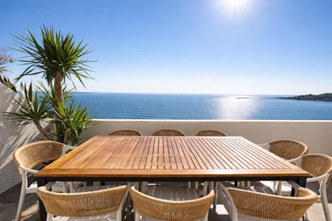 View (from property/room), Balcony/Terrace, Dining area, Sea view