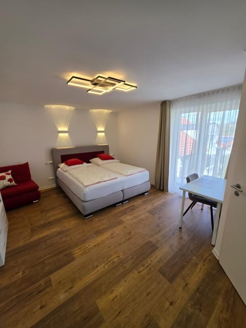 Bed, Photo of the whole room, Seating area, Bedroom