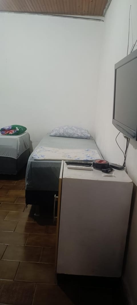 Bed, TV and multimedia, Bedroom