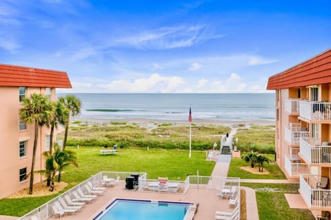 Property building, Patio, Day, Natural landscape, Garden, View (from property/room), Balcony/Terrace, Beach, Garden view, Pool view, Sea view, Swimming pool, sunbed