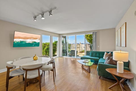 TV and multimedia, Living room, Dining area, Sea view