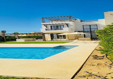 Property building, Day, Pool view, Swimming pool, Swimming pool
