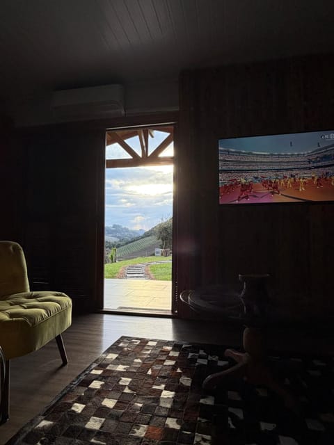 TV and multimedia, Living room, Seating area, Mountain view