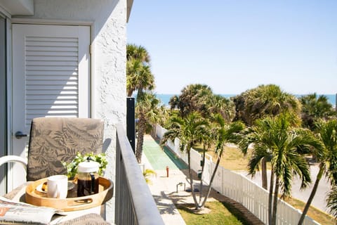Day, Garden, View (from property/room), Balcony/Terrace, Dining area, Garden view, sunbed