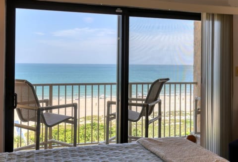 Bed, Day, Balcony/Terrace, Seating area, Beach, Bedroom, Sea view