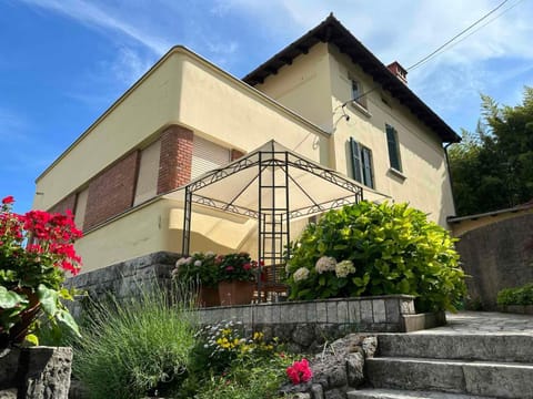 Property building, Spring, Day, Garden, Garden view