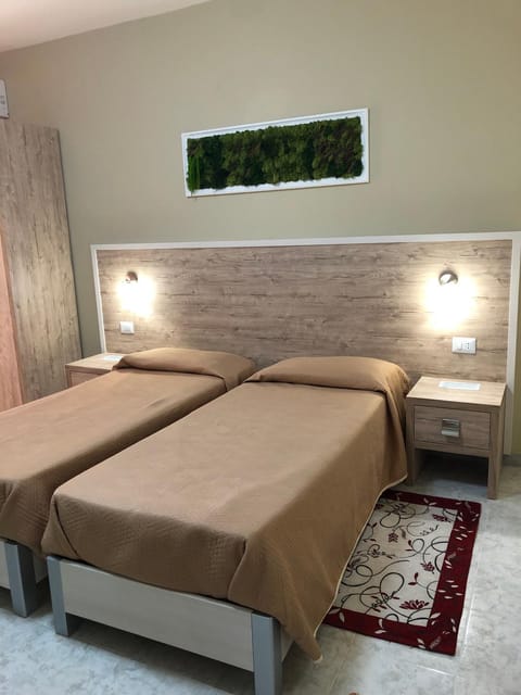 Bed, Photo of the whole room, Decorative detail, Bedroom