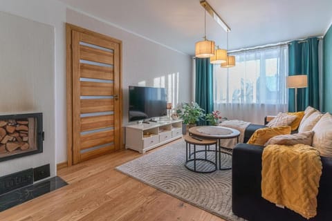 Communal lounge/ TV room, TV and multimedia, Living room, Seating area, Evening entertainment
