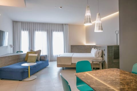 Bed, Photo of the whole room, Seating area