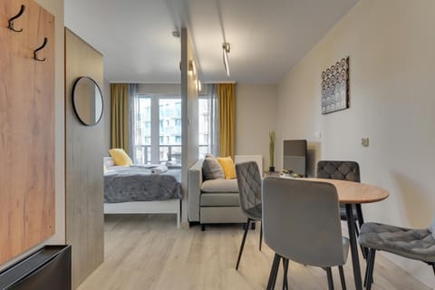 Bed, TV and multimedia, Living room, Photo of the whole room, Seating area, Dining area, Bedroom